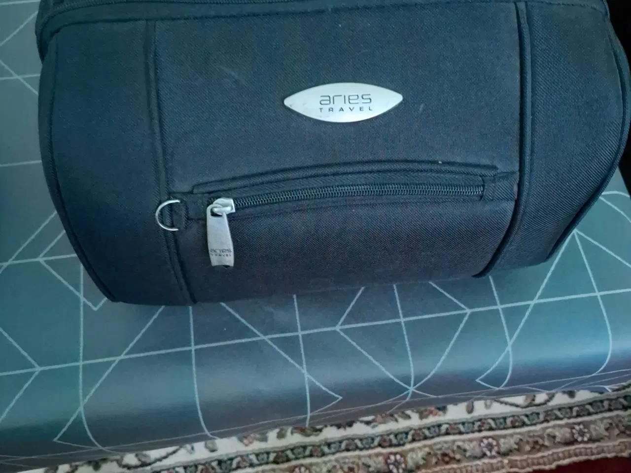 Billede 1 - Makeup kuffert i sort 