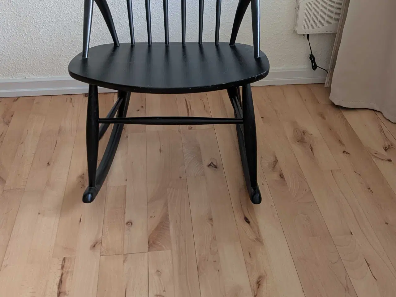 Billede 1 - Arkitekttegnet Gyngestol 