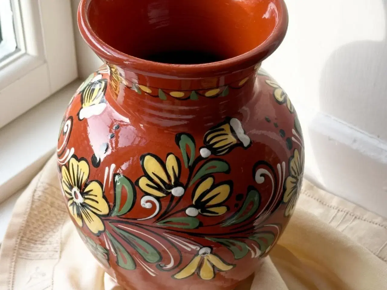 Billede 3 - Keramikvase m folklore-mønster