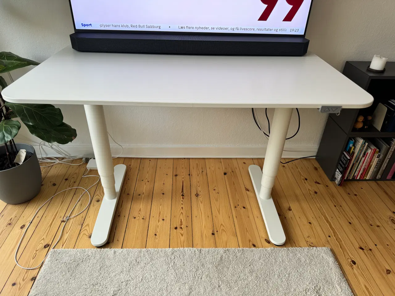 Billede 1 - IKEA BEKANT hæve/sænkebord, b: 120 d: 80 h: 120