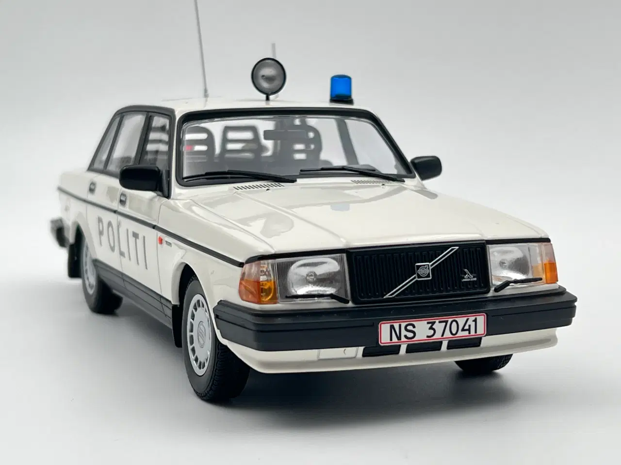Billede 5 - 1986 Volvo 240 GL Dansk Politibil - 1:18