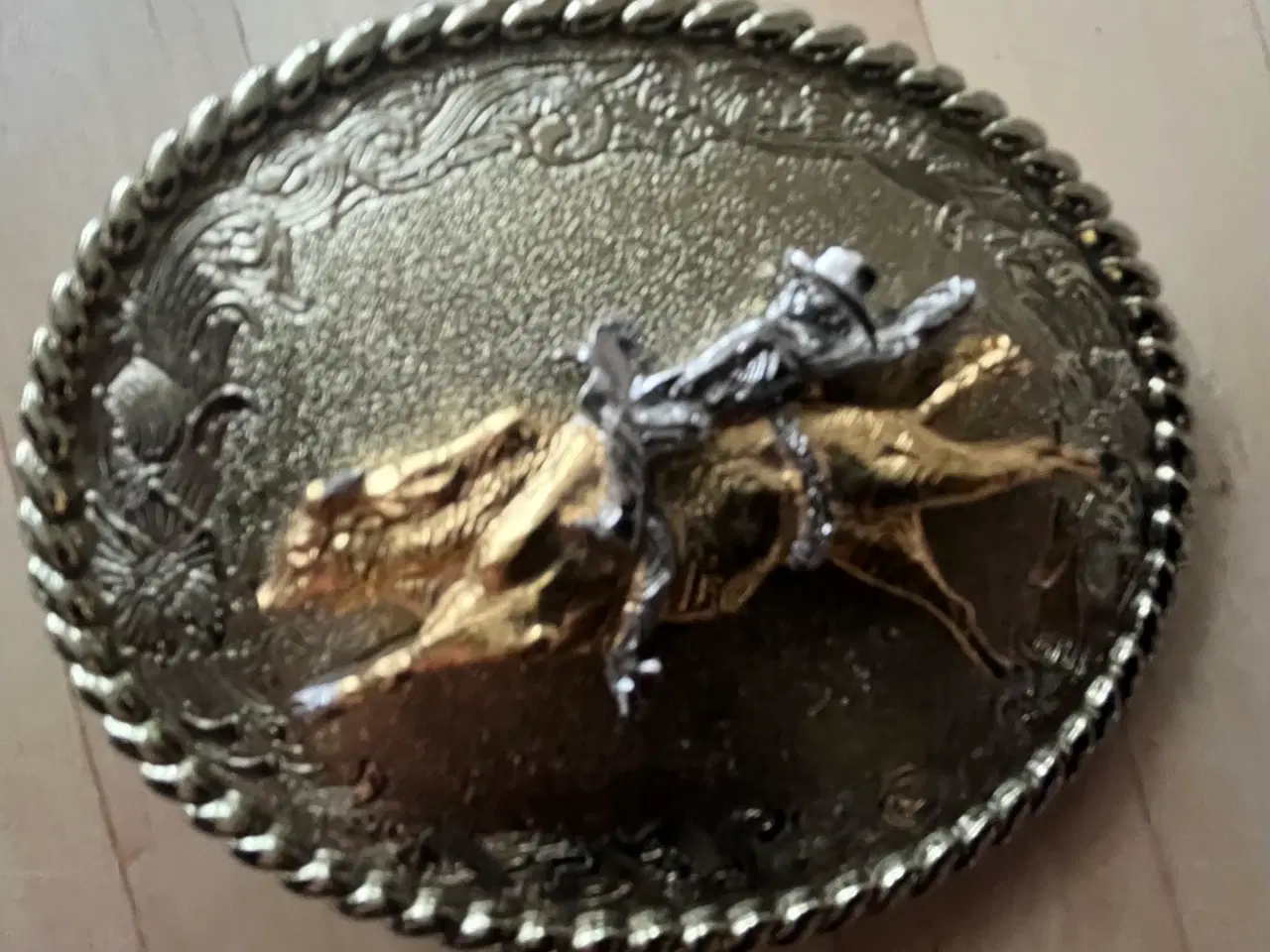Billede 5 - Stort bæltespænde med rodeo rytter på tyr