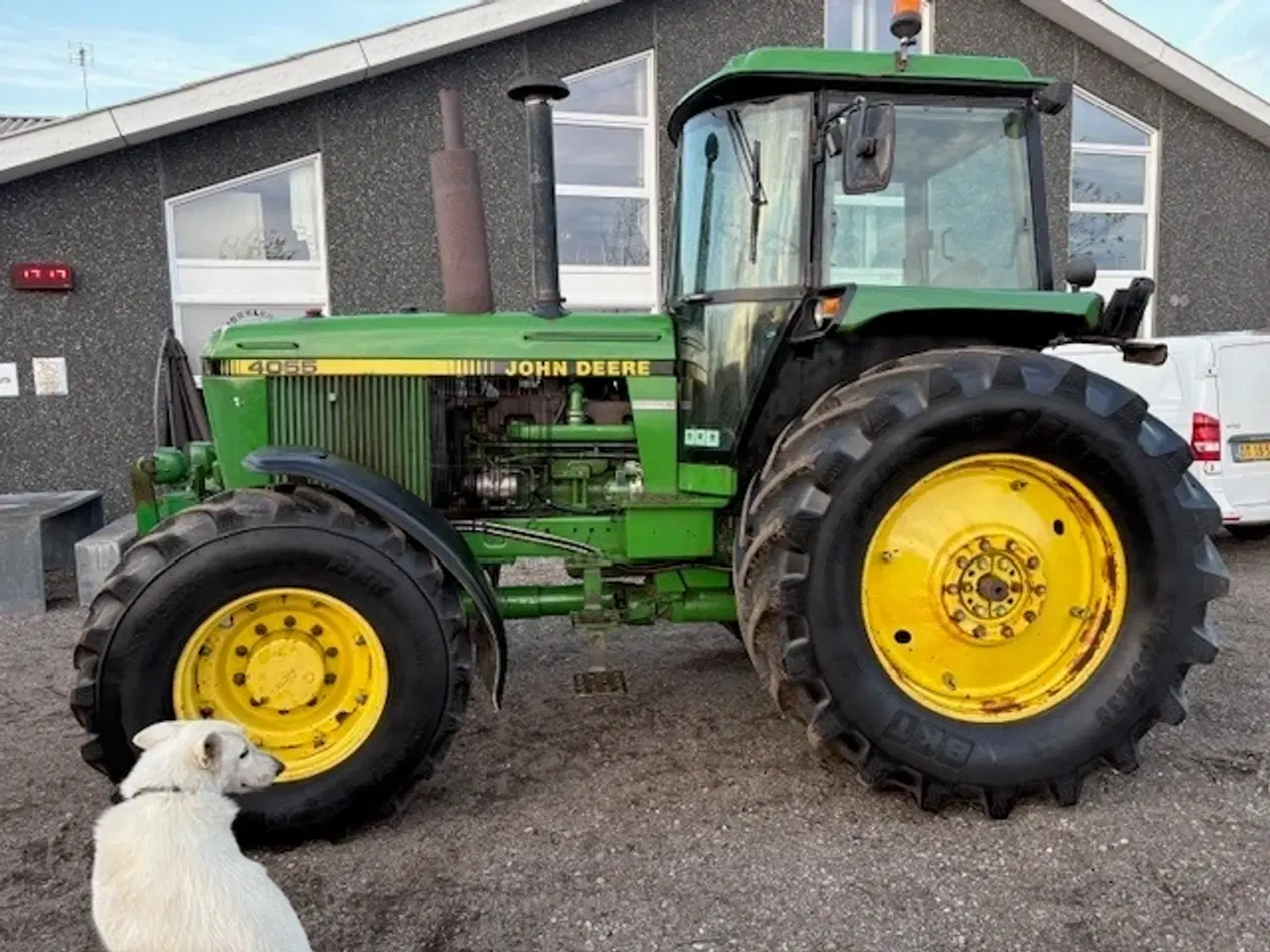 Billede 2 - John Deere 4055 FRONTLIFT, NÆSTEN NYE DÆK