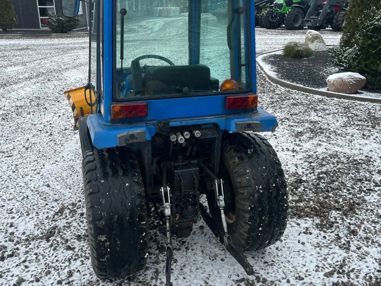 Billede 4 - Iseki 330 Med frontlift, sneplov og lukket kabine