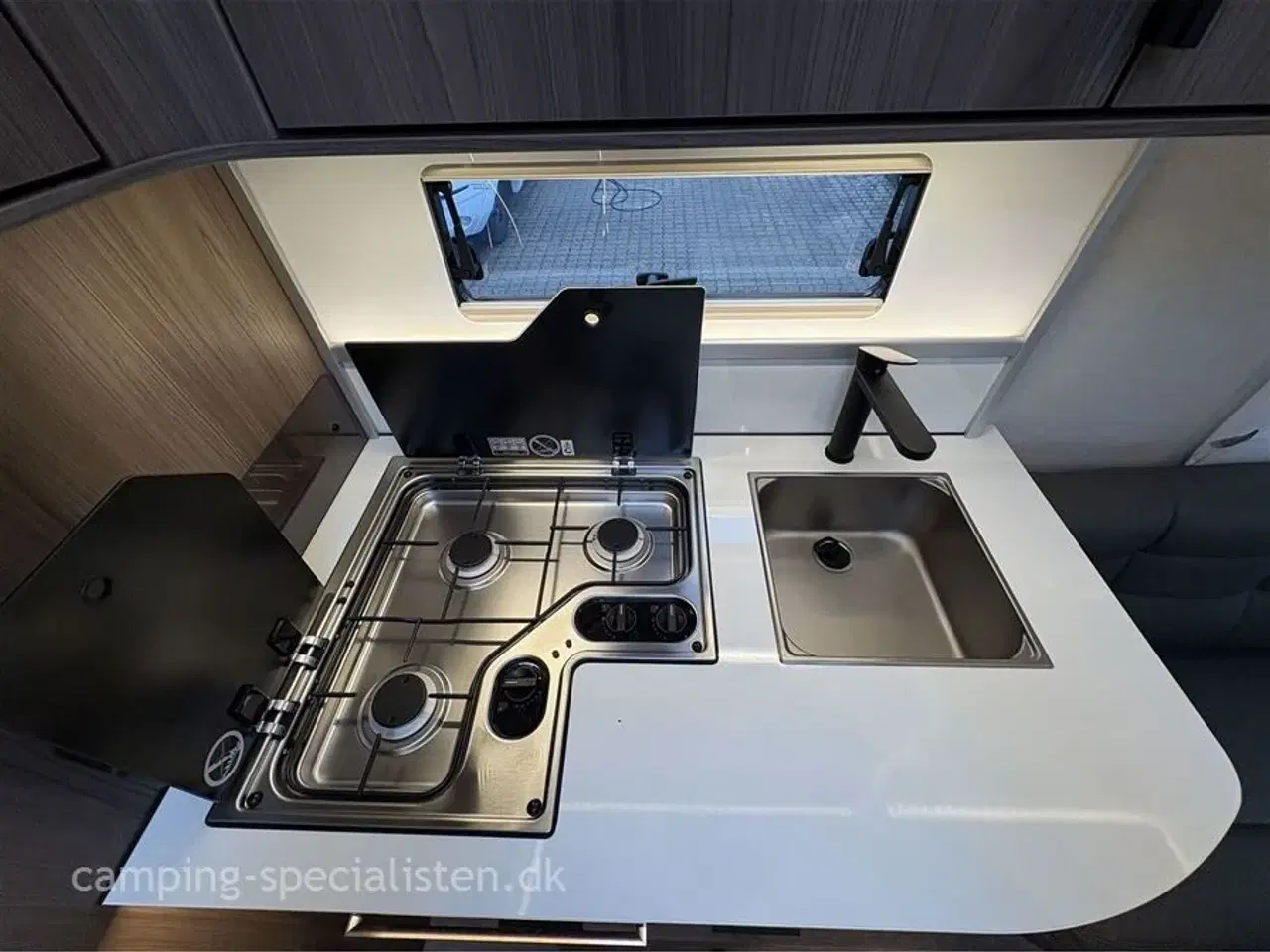 Billede 9 - 2026 - Kabe Ametist GLE KS B8 PREMIUM LINE Kabe Ametist GLE B8 KS Premium Line 2026 - Se den nu hos Camping-Specialisten.dk