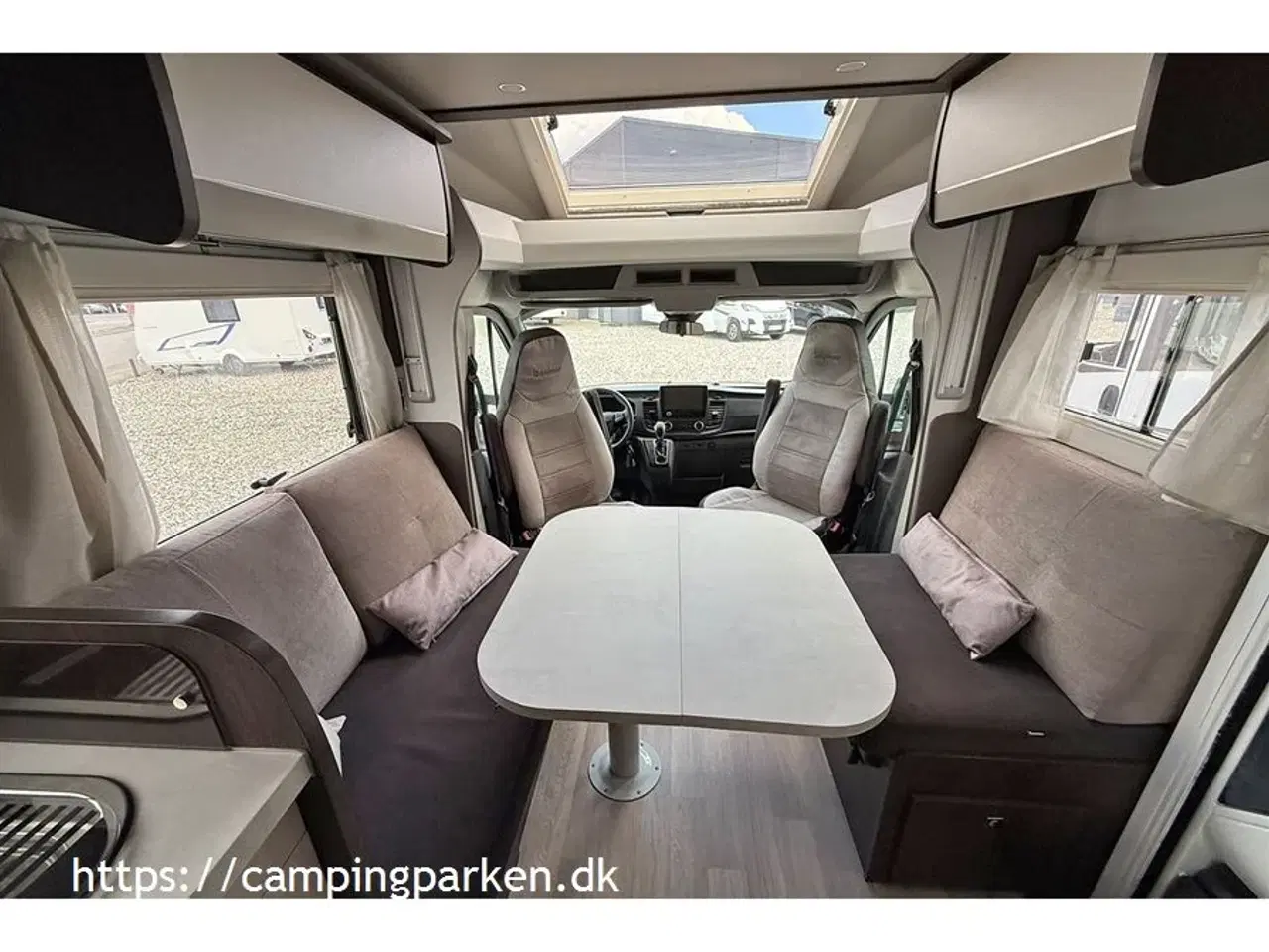 Billede 3 - 2022 - Benimar   Vinterisoleret Benimar med queensbed og face-to-face siddegruppe