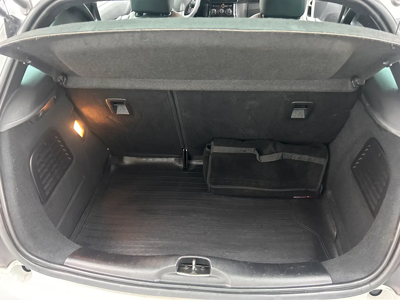 Billede 10 - DS 3 1.6 HDi – Økonomisk og velholdt bil til salg.