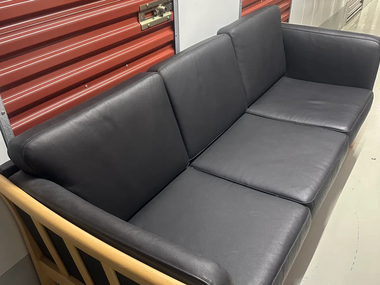 Billede 2 - Sofa i sort skind 
