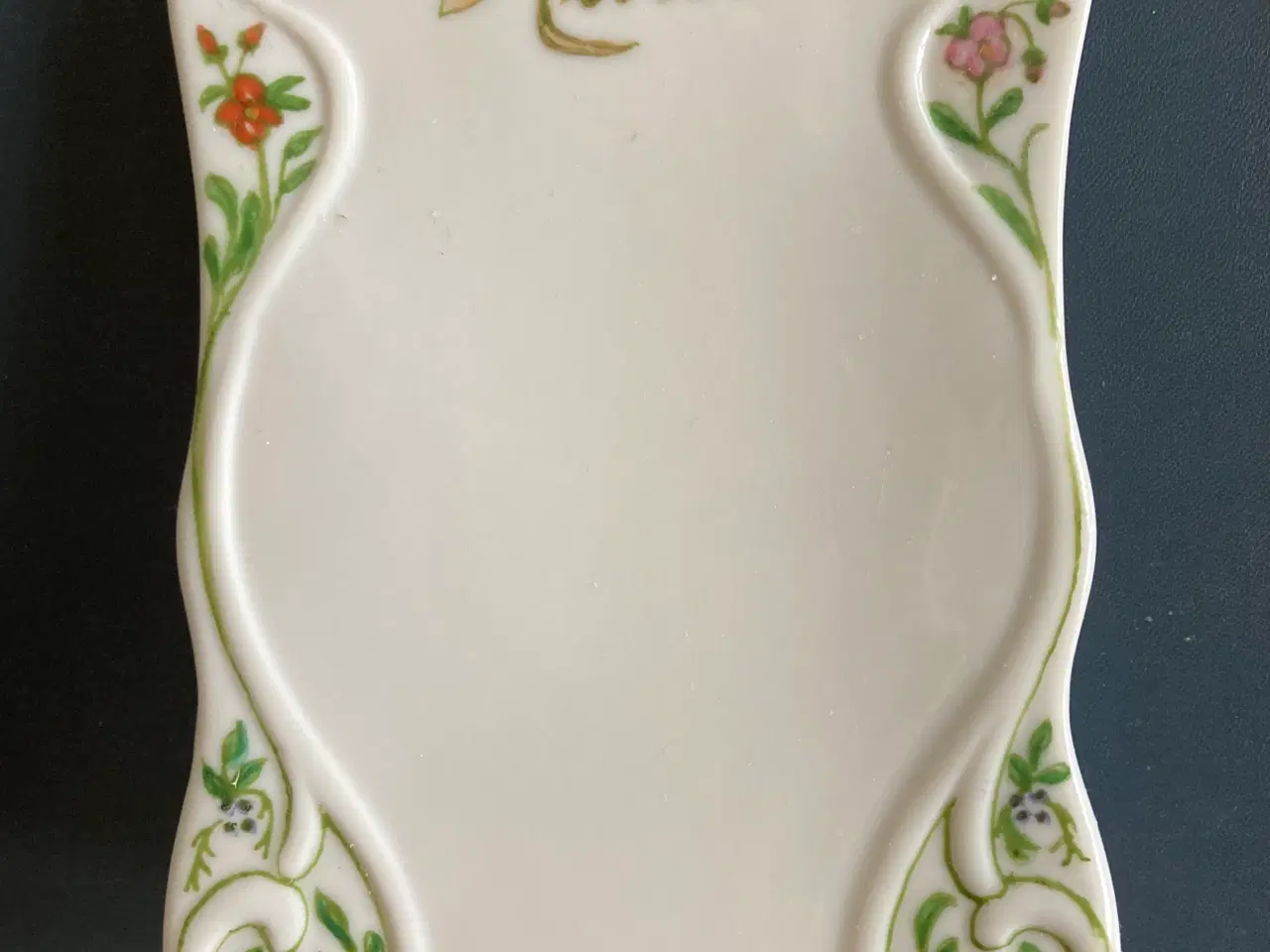 Billede 1 - Smukt lille menuskilt i porcelæn