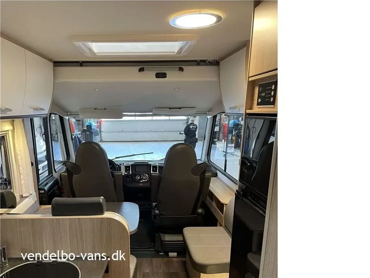 Billede 23 - 0 - SunLight I 69 L Aut.   Bemærk det lave km tal - 160 HK - 9 trins automatgear