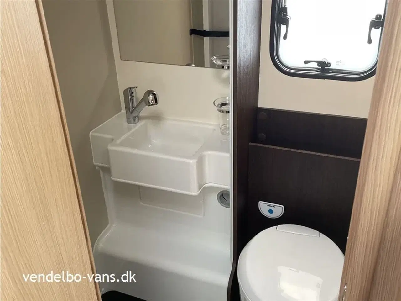 Billede 10 - 2024 - McLouis Mc4 239 Enkeltsenge over garagen og stort skylight over forsæder/ L- siddegruppe