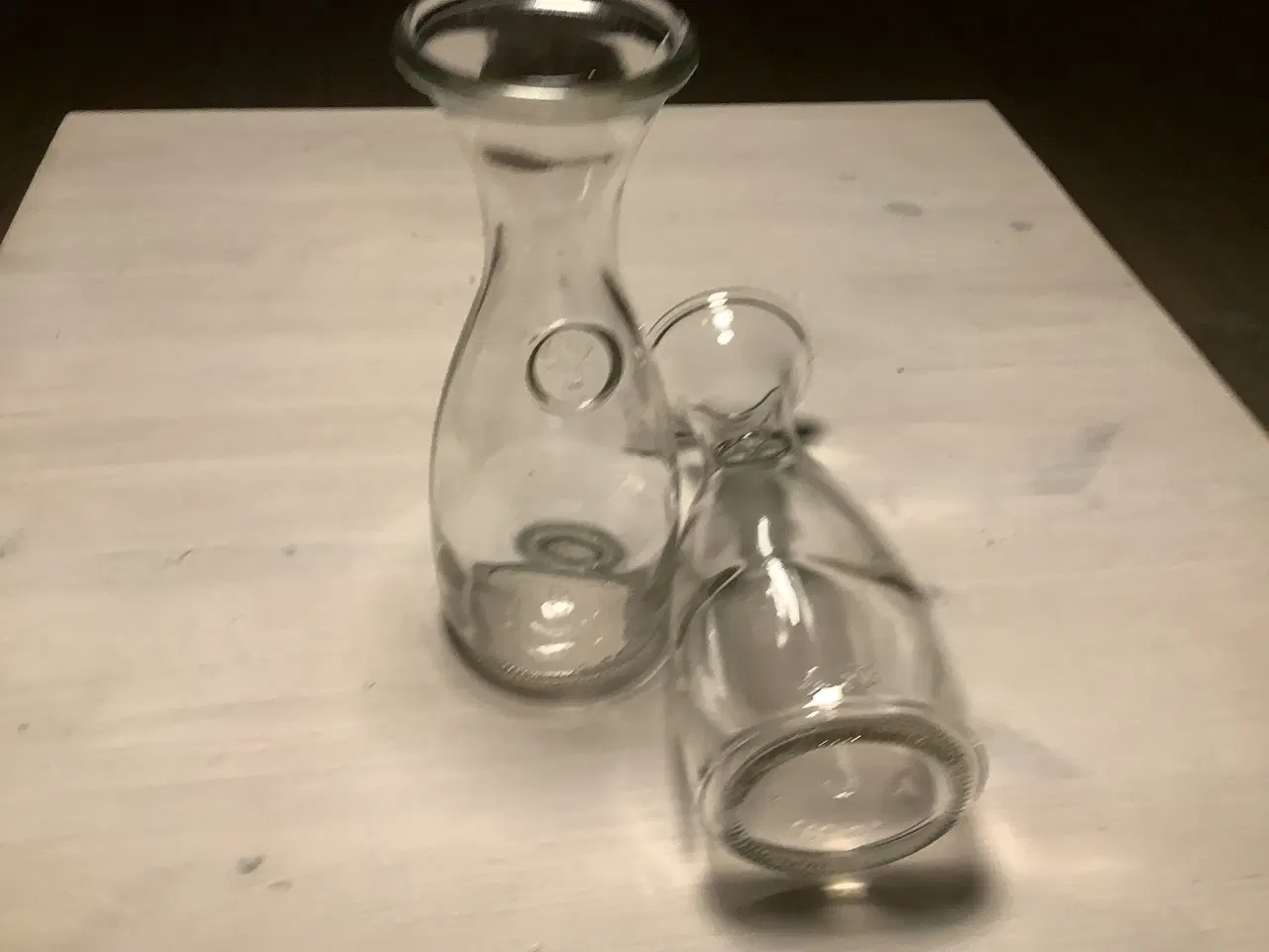 Billede 2 - 2 fine karafler til vin/vand.