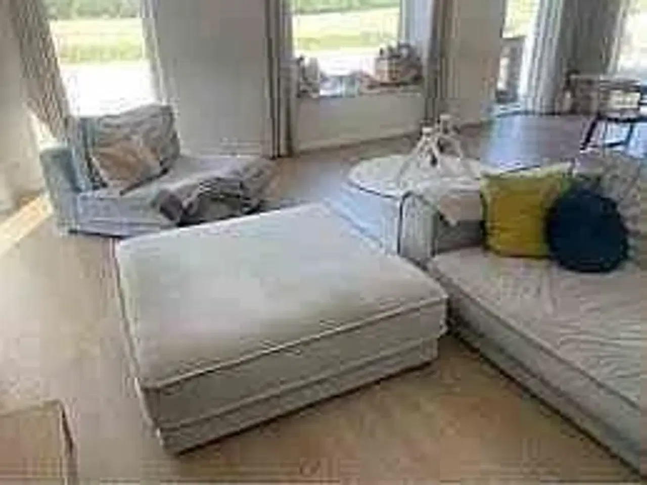 Billede 1 - Manhattan Puf Lysegrå velourstof 80x80 cm