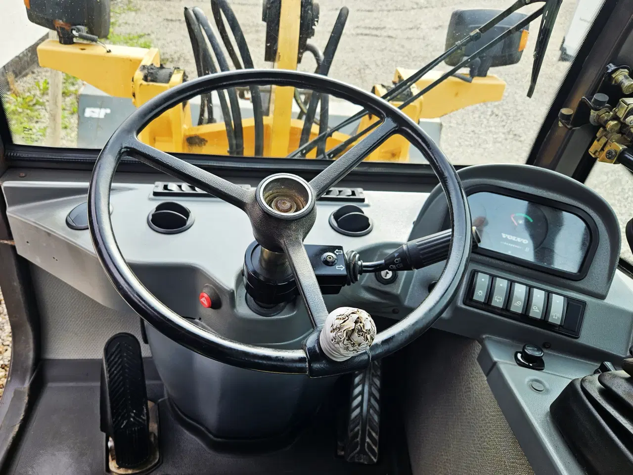 Billede 16 - Volvo L25B / årg. 2006 / 4500 timer / 2 redskaber