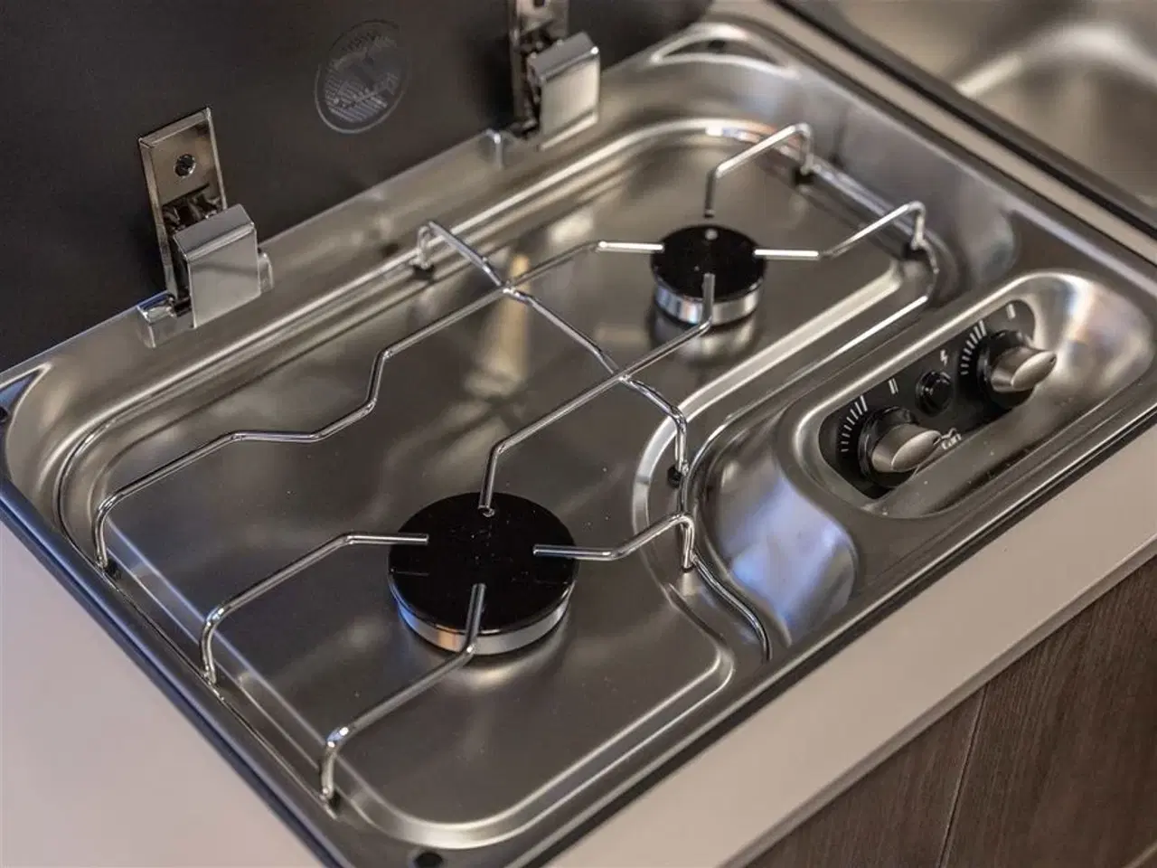 Billede 12 - 2026 - Benimar Benivan 144 UP   Benivan 144 UP 2025 er en fuldt udstyret 5,99 meter campervan