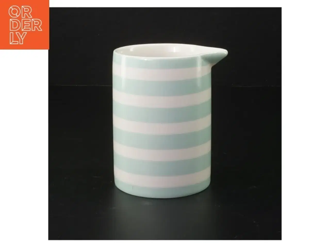 Billede 2 - Lyseblå kande med blomstermotiv fra GreenGate (str. H. 11 cm. ø. 8 cm)