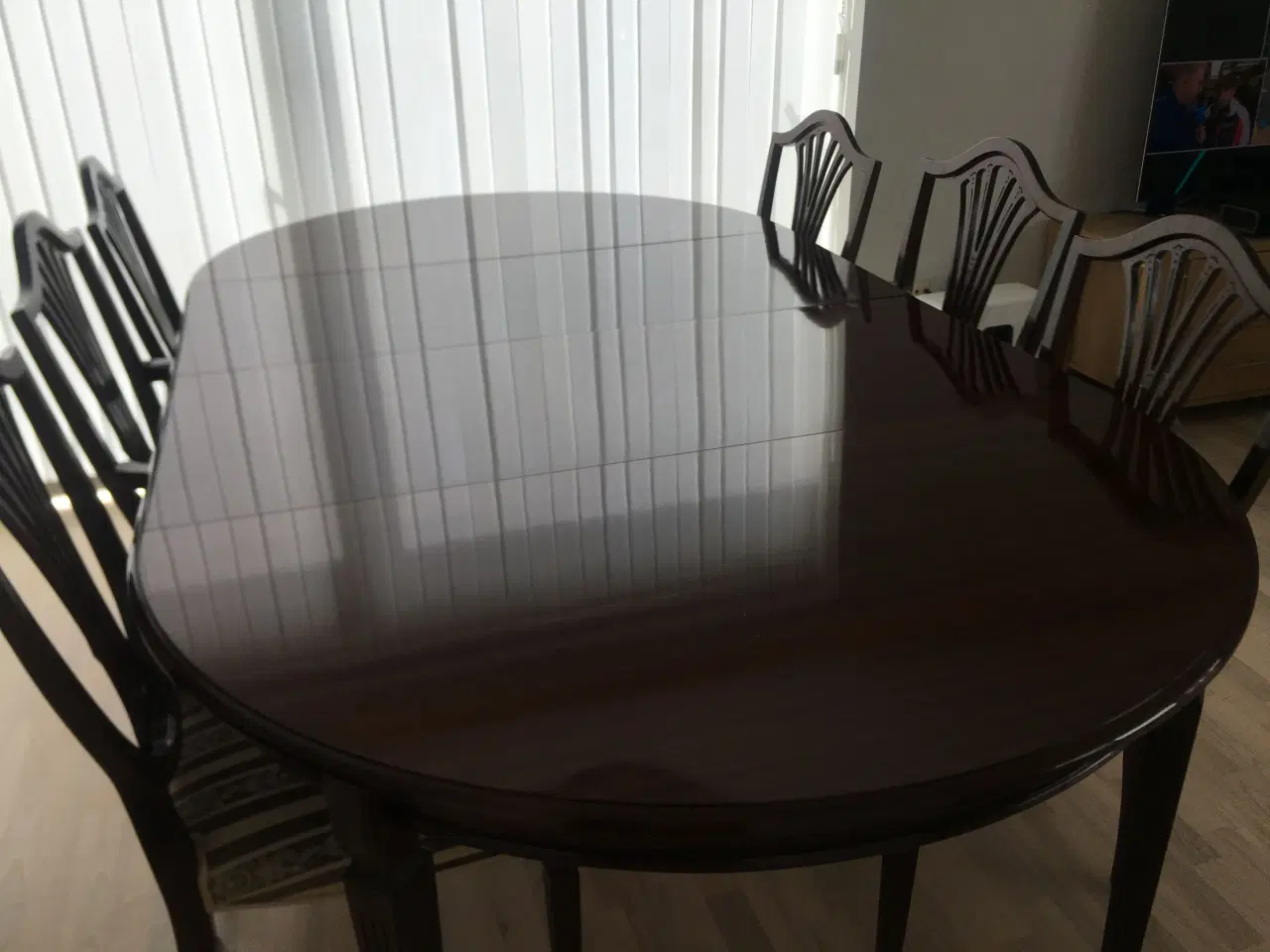 Billede 1 - Heppelwhite Mahogni spisebord og stole.