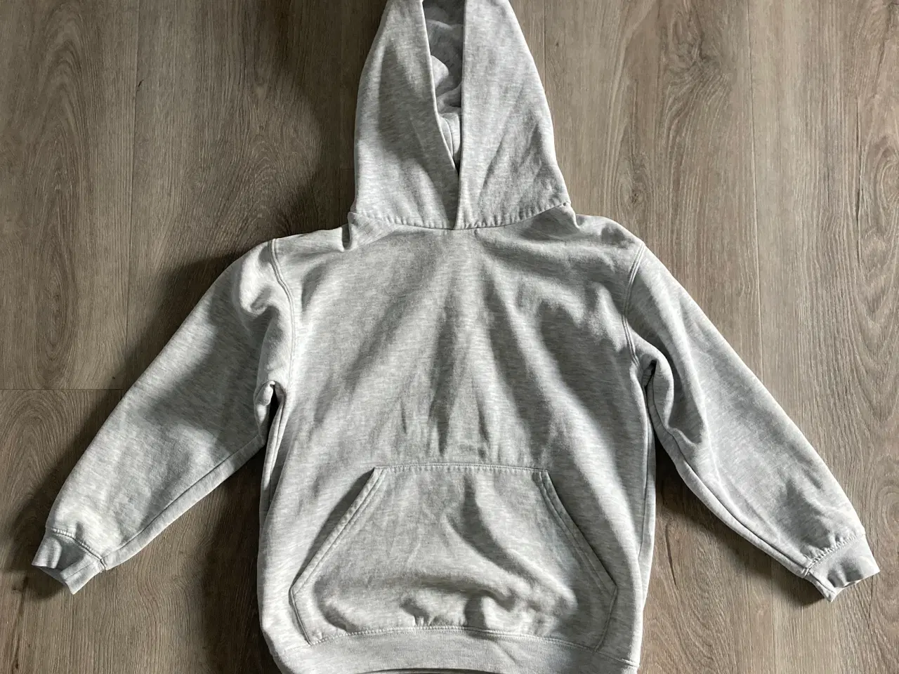 Billede 1 - Grå hoodie i str. 140 fra Fruit of the Loom
