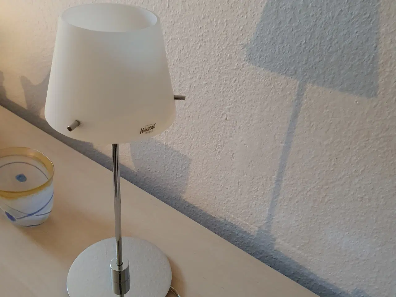 Billede 2 - Herstal bordlampe med glasskærm