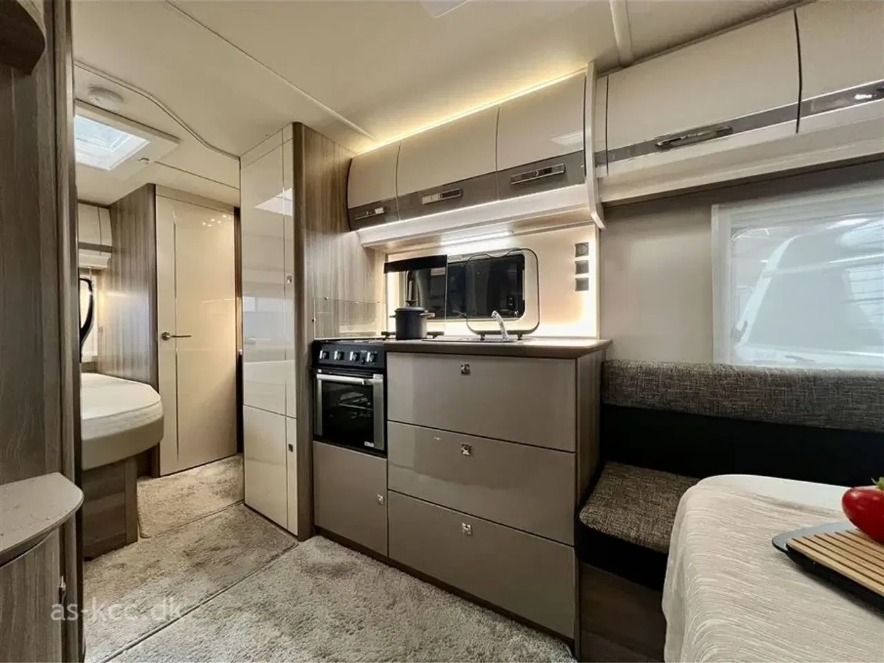 Billede 7 - 2018 - Fendt Tendenza 515 SF   Fendt Tendenza 515 SF årg. 2018. Mover 4 sovepladser, 5 siddepladser.