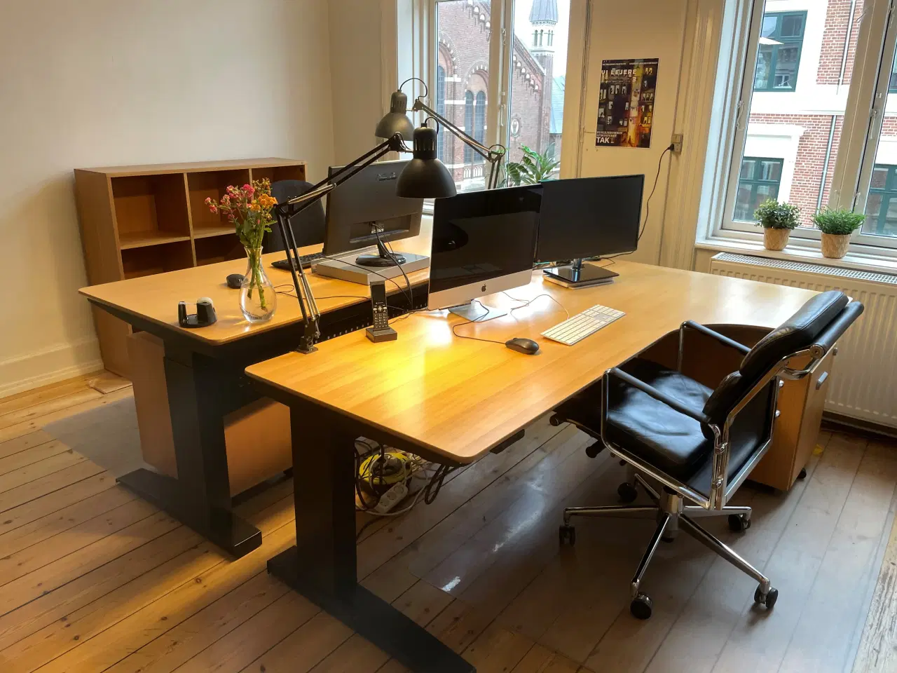 Billede 2 - Byd: Hævesænkeborde, arkivskab, lærred og mapper