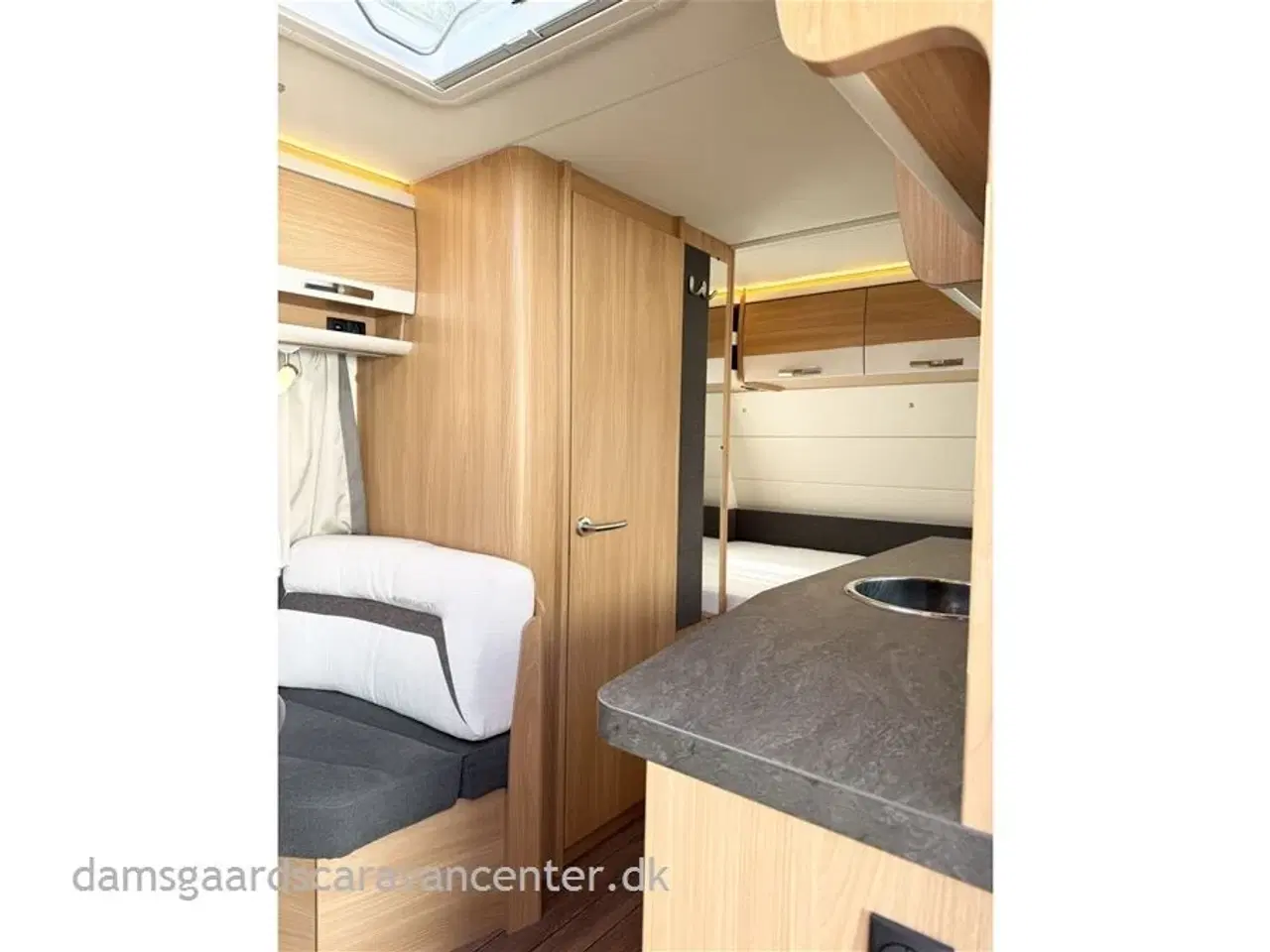 Billede 10 - 2018 - Knaus Südwind Silver Selection 420 QD   Dobbeltseng-Gulvtemp.-Mover-Telt