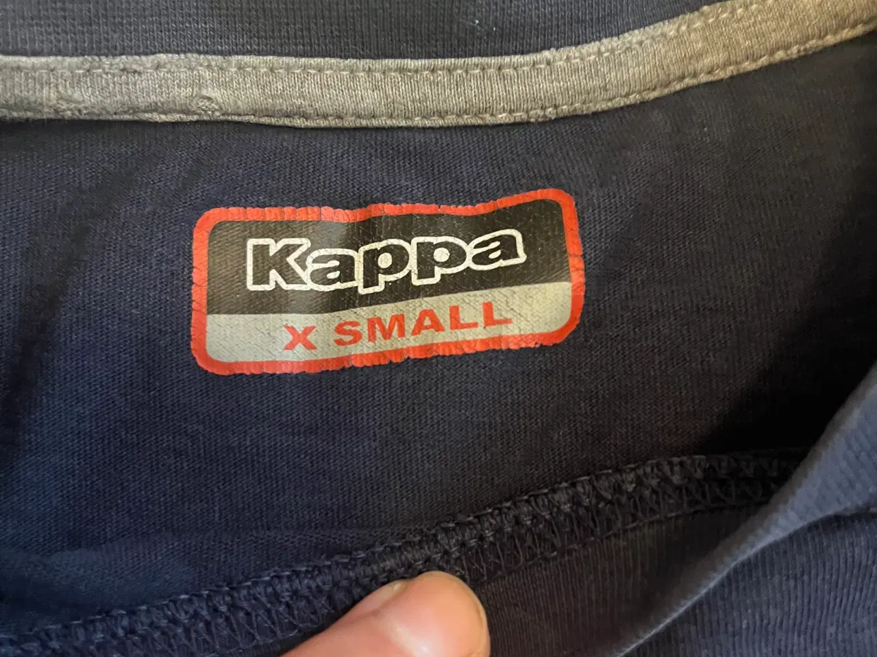 Billede 5 - T-shirt fra Kappa.