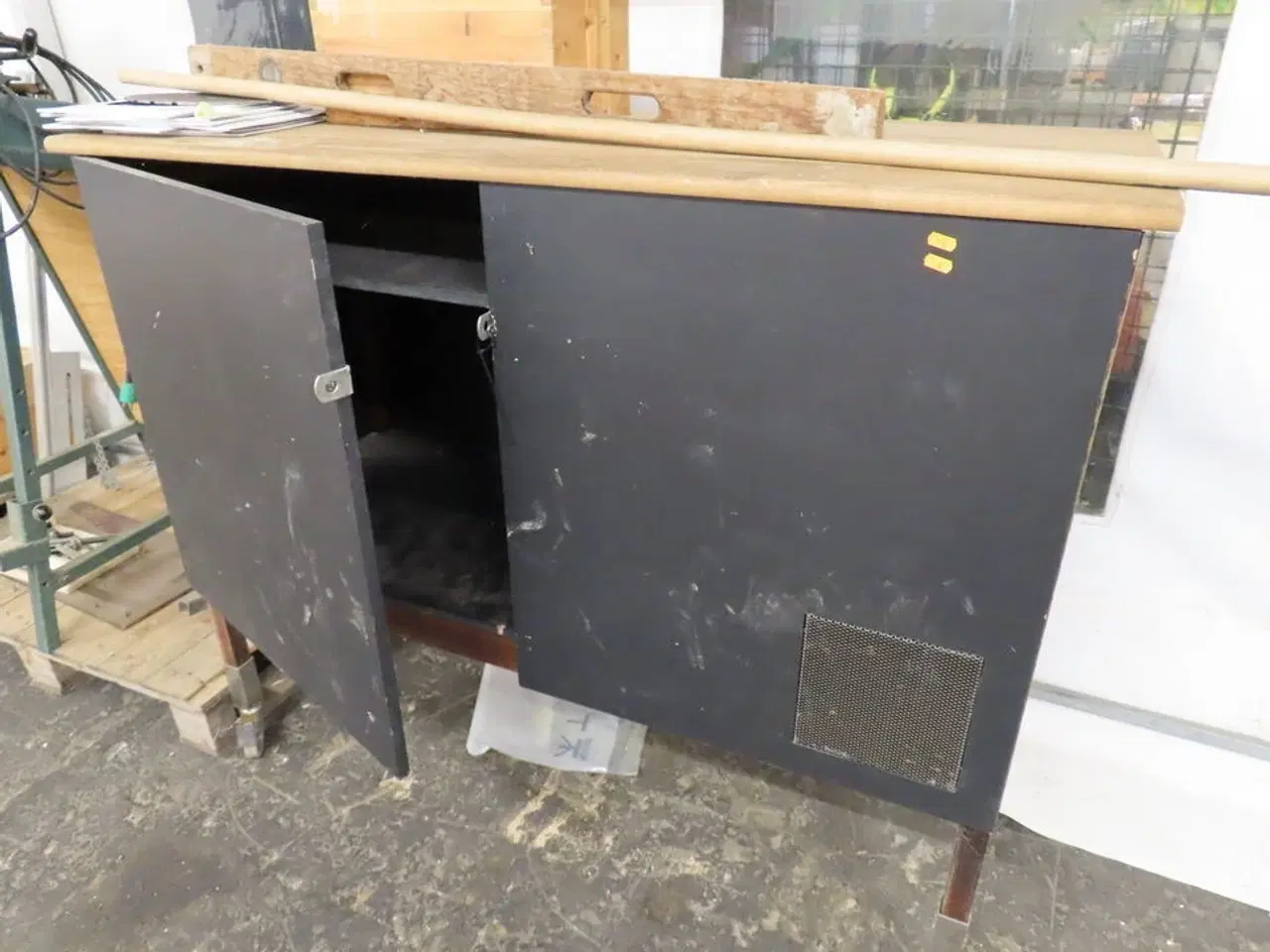 Billede 1 - Værkstedsskab