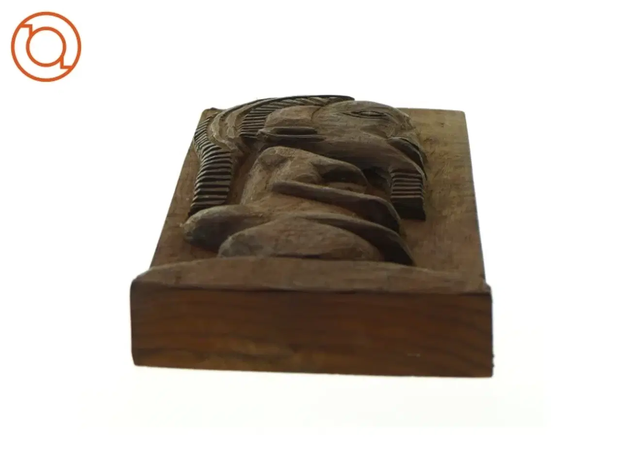 Billede 3 - Indskåret figur i træ (str. LBH 13,5x3,5x37 cm)