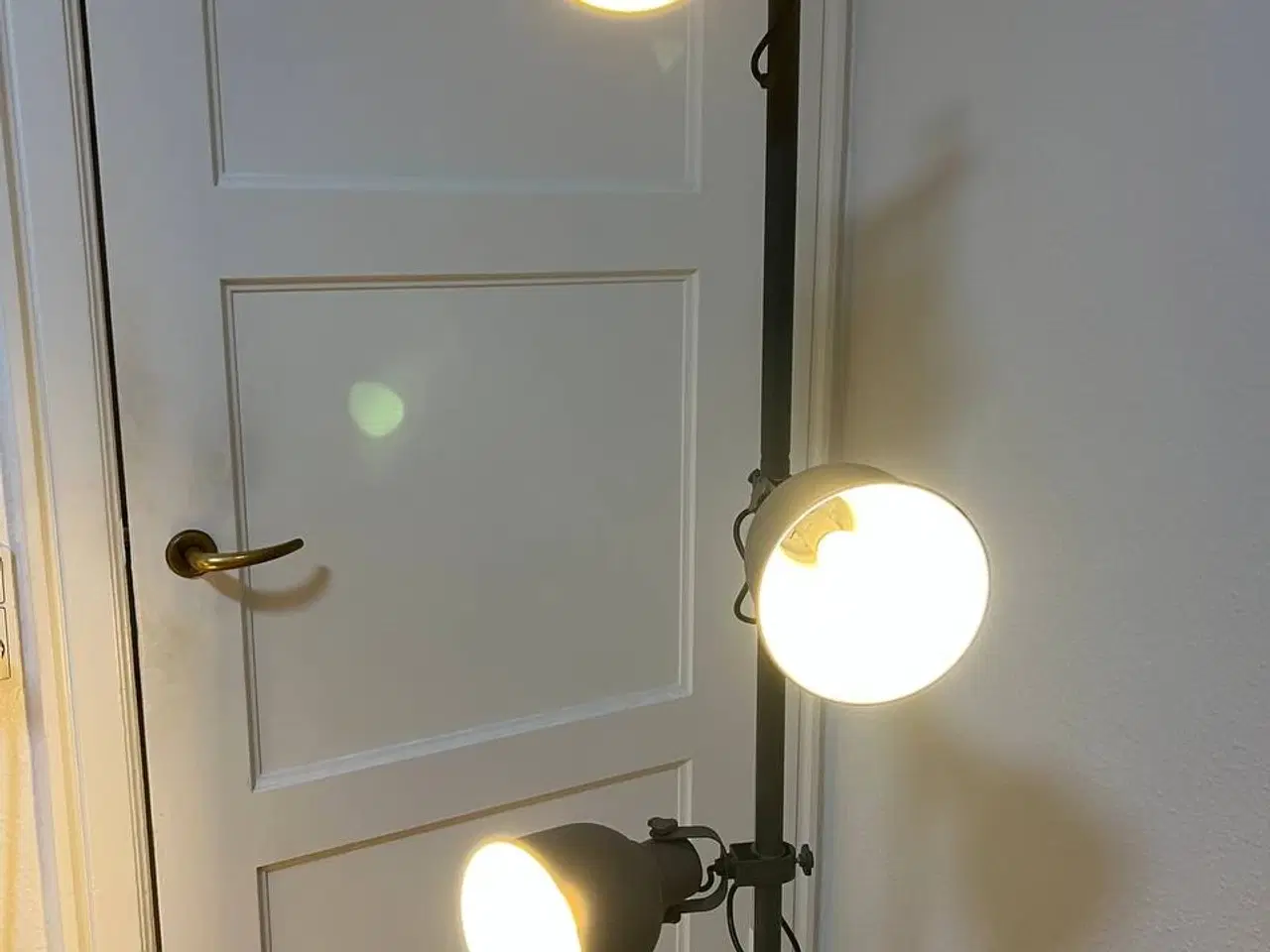 Billede 2 - IKEA Hektar 3-armet gulvlampe – fleksibel industri