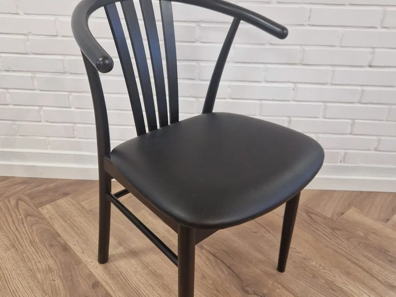 Billede 3 - 4 nye stole sort lakeret med læder 