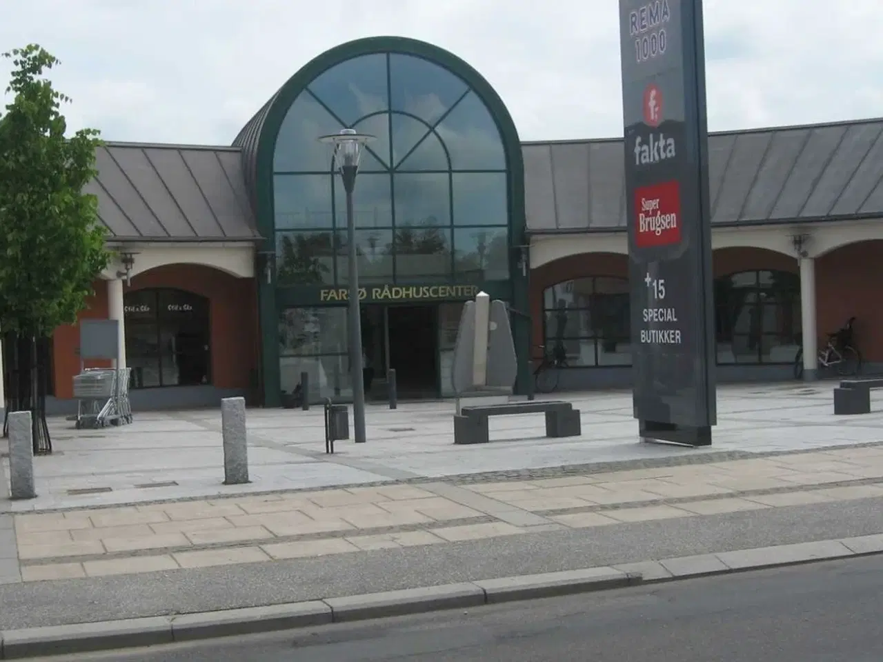 Billede 1 - Attraktiv butiks-/kontorlejemål i Farsø Rådhuscenter udlejes