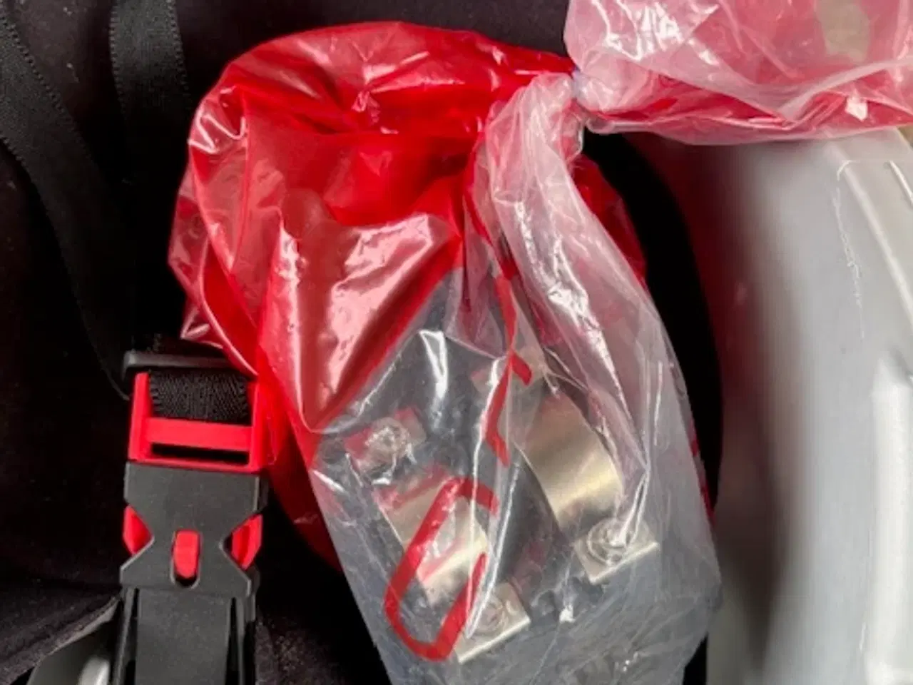 Billede 2 - Hamax Kiss cykelstol med 2 beslag og cykelhjelm