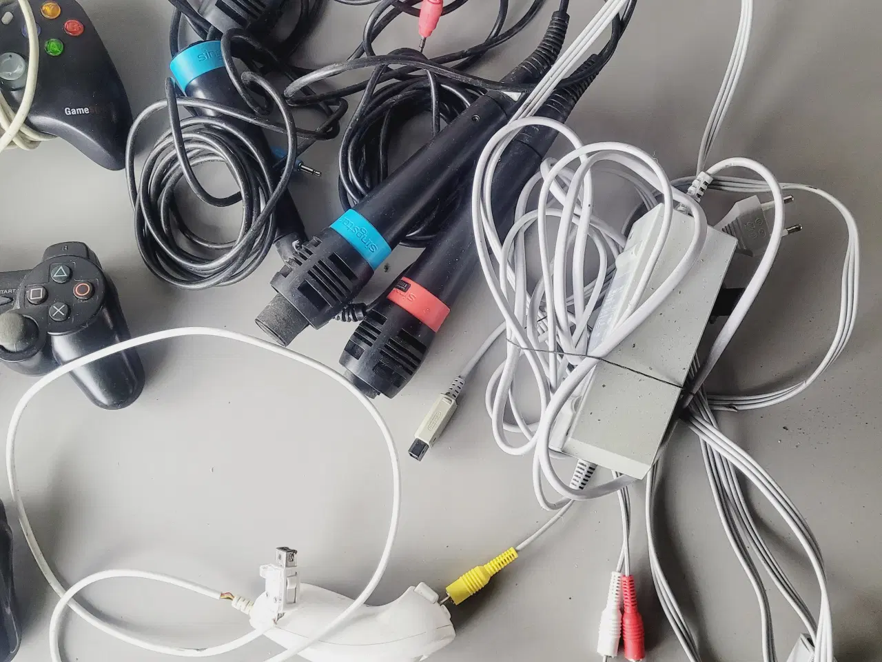 Billede 1 - ⭐️· 🎮 Kasse med Defekt Spilleudstyr / Konsoltilbe