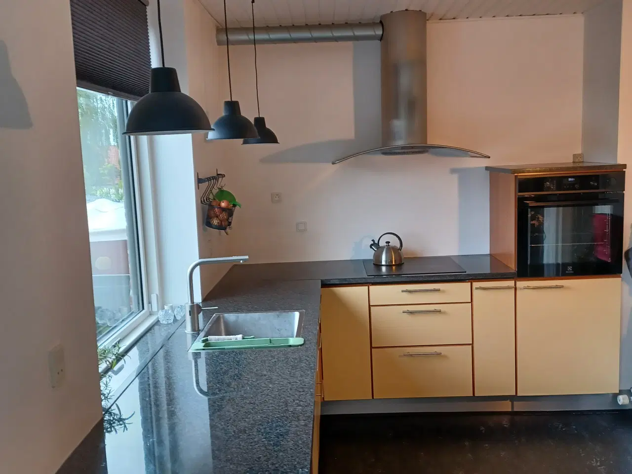 Billede 1 - Bordplade i sort granit