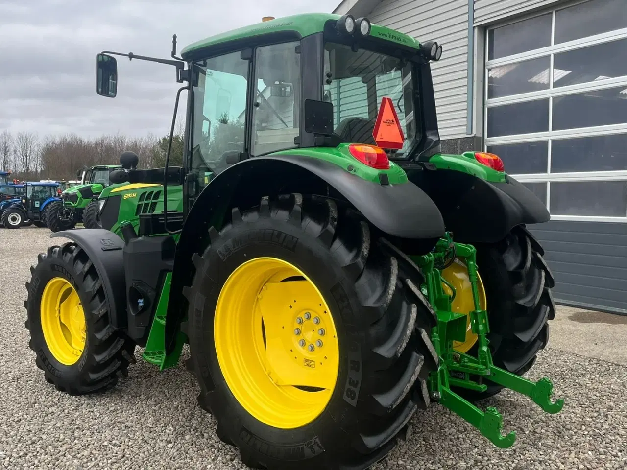 Billede 12 - John Deere 6130M med Auto Quard gearkasse og med krybe gear. I for er der frontlift og 2stk dobbeltvirkende fjernudtag