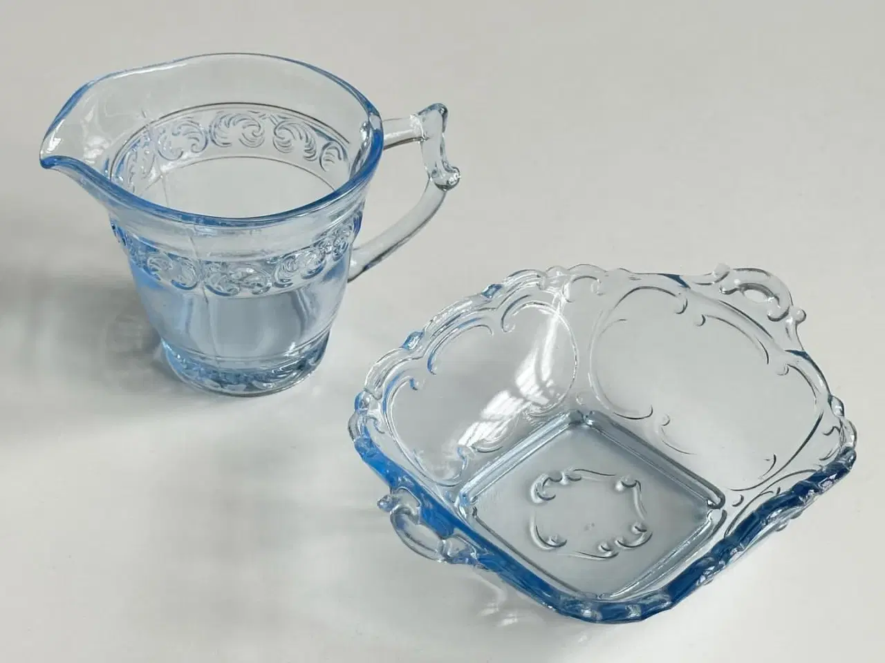 Billede 3 - Sukker- og flødesæt, lyseblåt glas