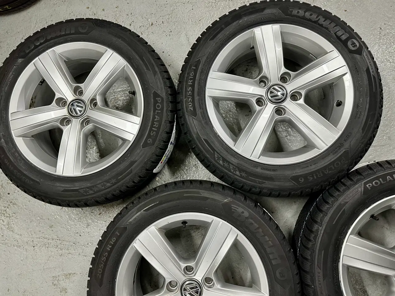 Billede 2 - Vw orginale alufælge 16”med nyt vinterdæk 