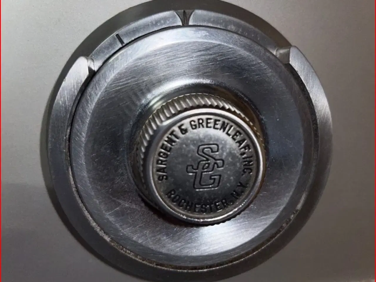 Billede 2 - Penge og brandsikkert skab