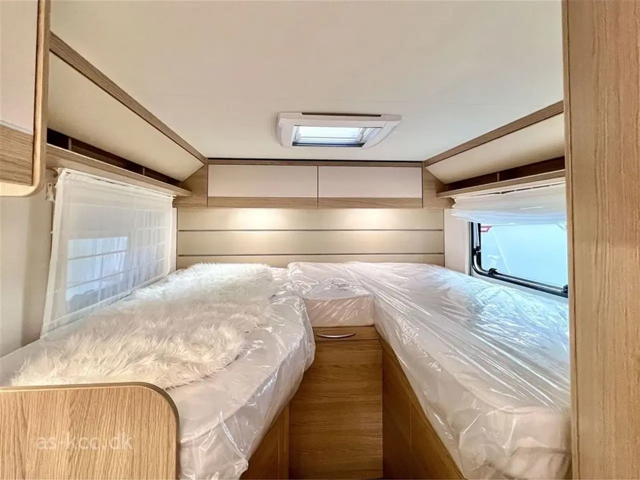 Billede 12 - 2025 - LMC Cruiser V646 LMC Cruiser V646 70års jubilæums med 2 enkelt senge og Automatgear.
