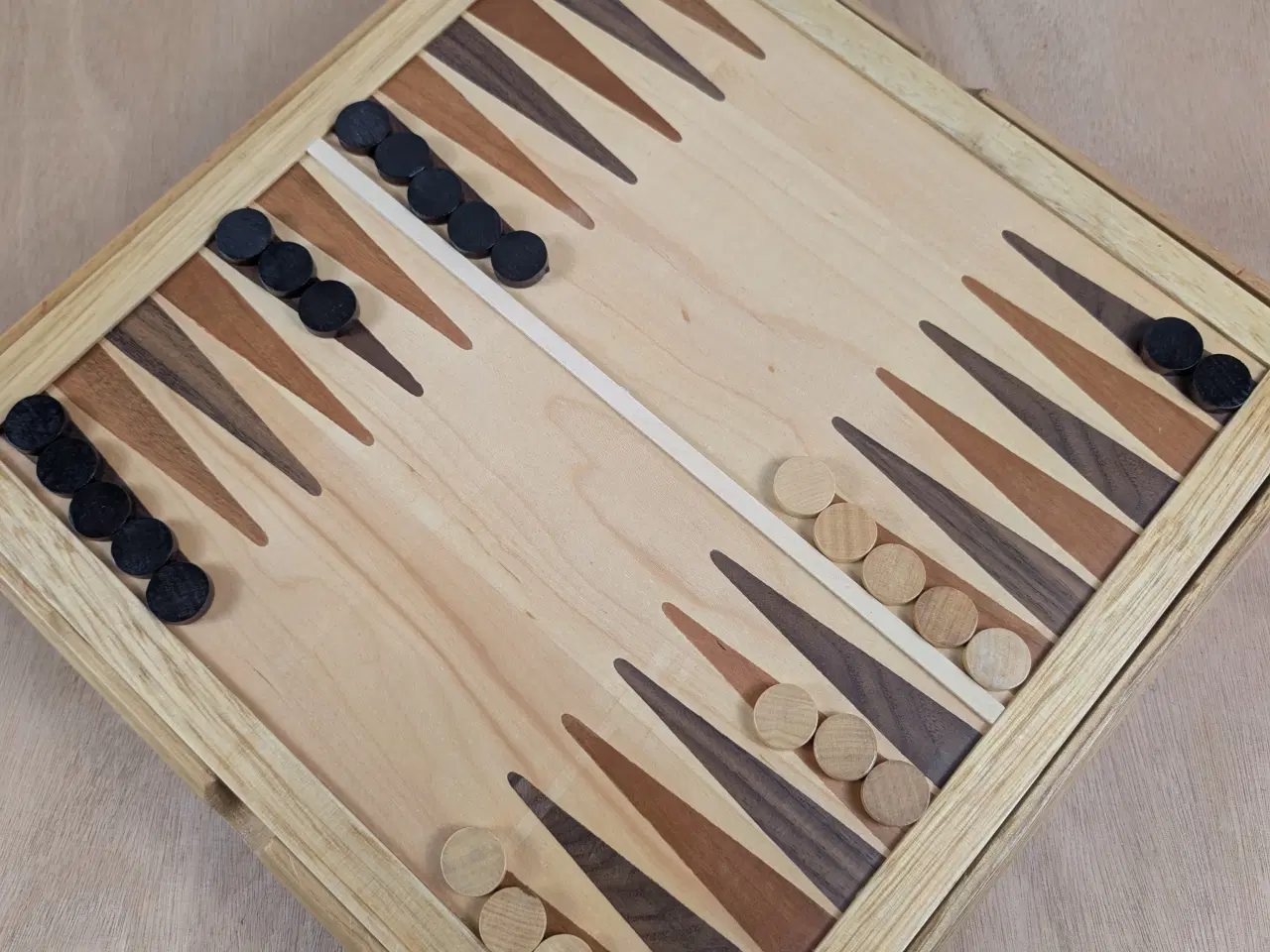 Billede 3 - Træ brætspilssæt med fem klassiske spil