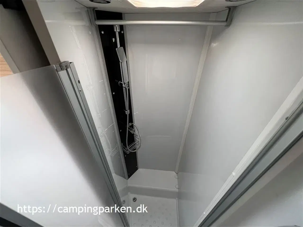Billede 14 - 2022 - Dethleffs Pulse T 7051 DBM GT   Luksuscamper fra tyske Dethleffs, topmodellen i deltintegereret klassen
