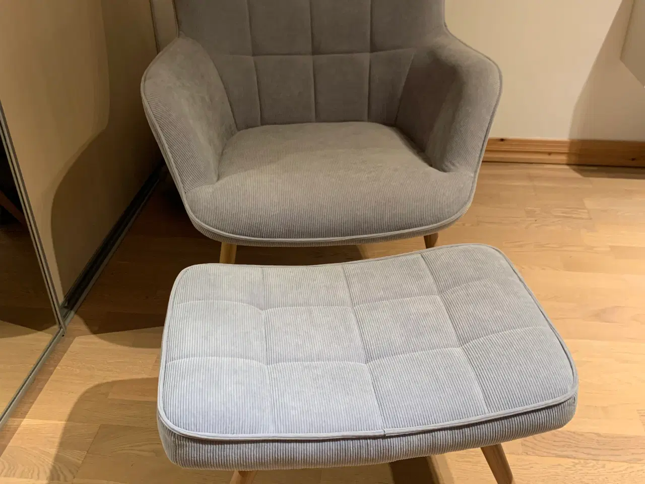 Billede 3 - Lænestol +matchende skammel dertil