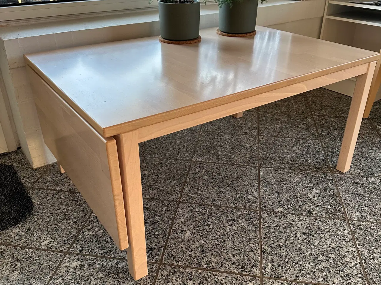 Billede 1 - Sofabord i lys lakeret bøg