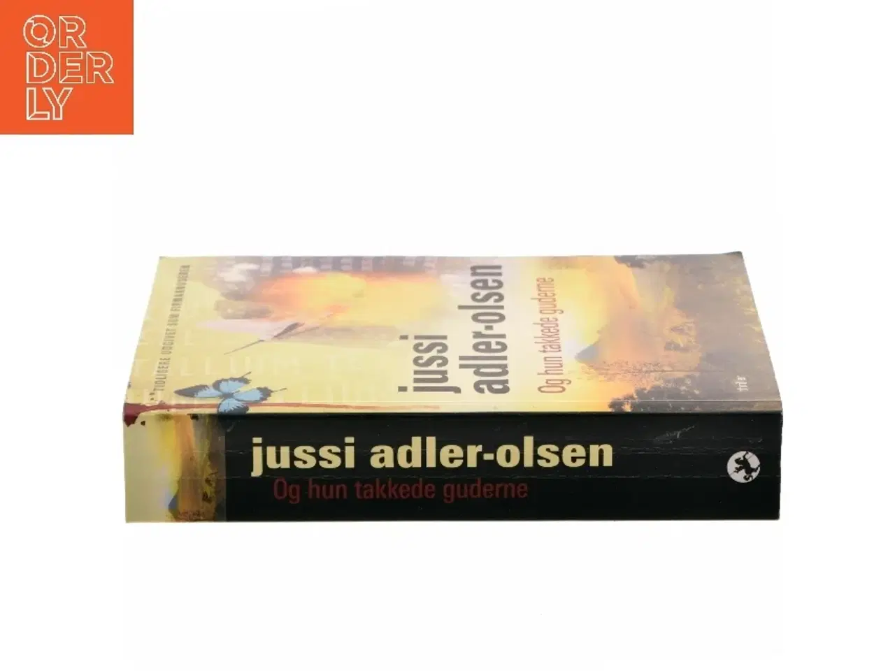 Billede 2 - Og hun takkede guderne af Jussi Adler-Olsen (Bog)