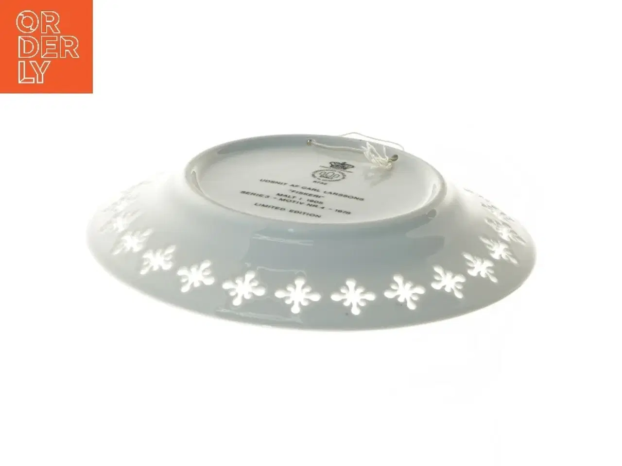 Billede 4 - Dekorativ tallerken med fiskeri motiv fra Royal Copenhagen (str. Ø 22 cm)