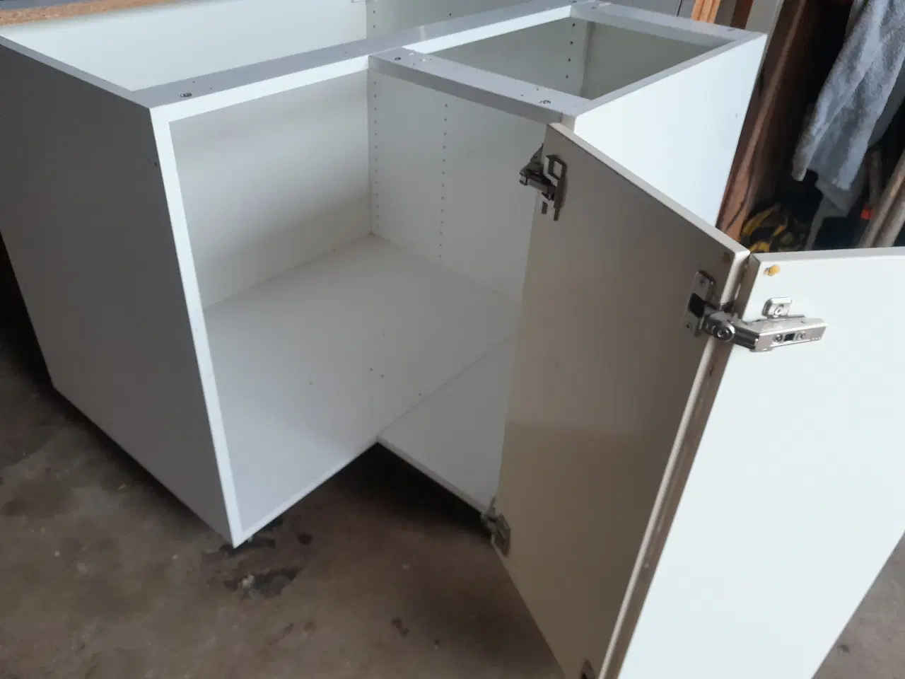 Billede 3 - Ikea  hjørneskabe 1 under  og 1 overskab