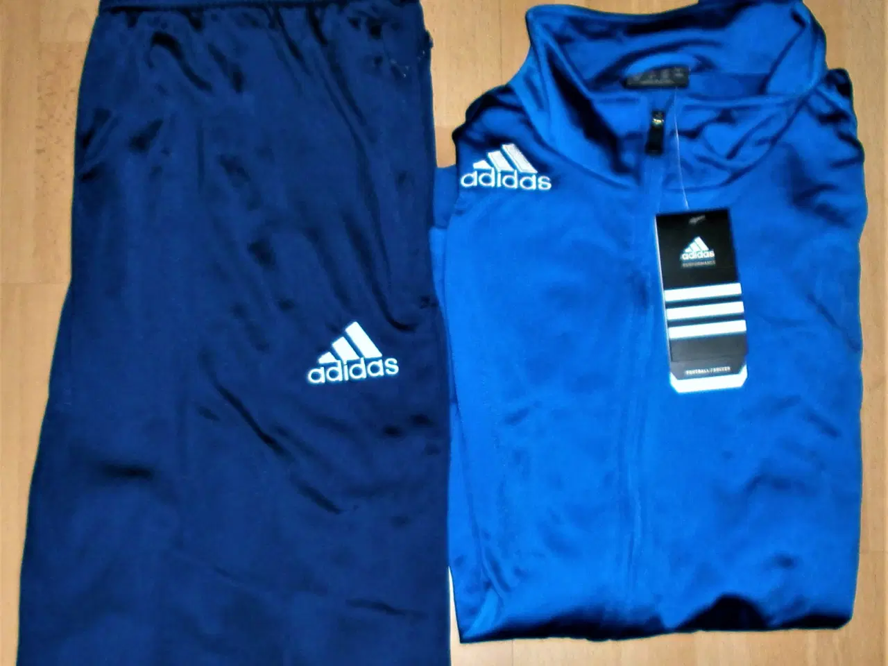Billede 1 - NYT Adidas Træningsdragt-Joggingsæt sælges.