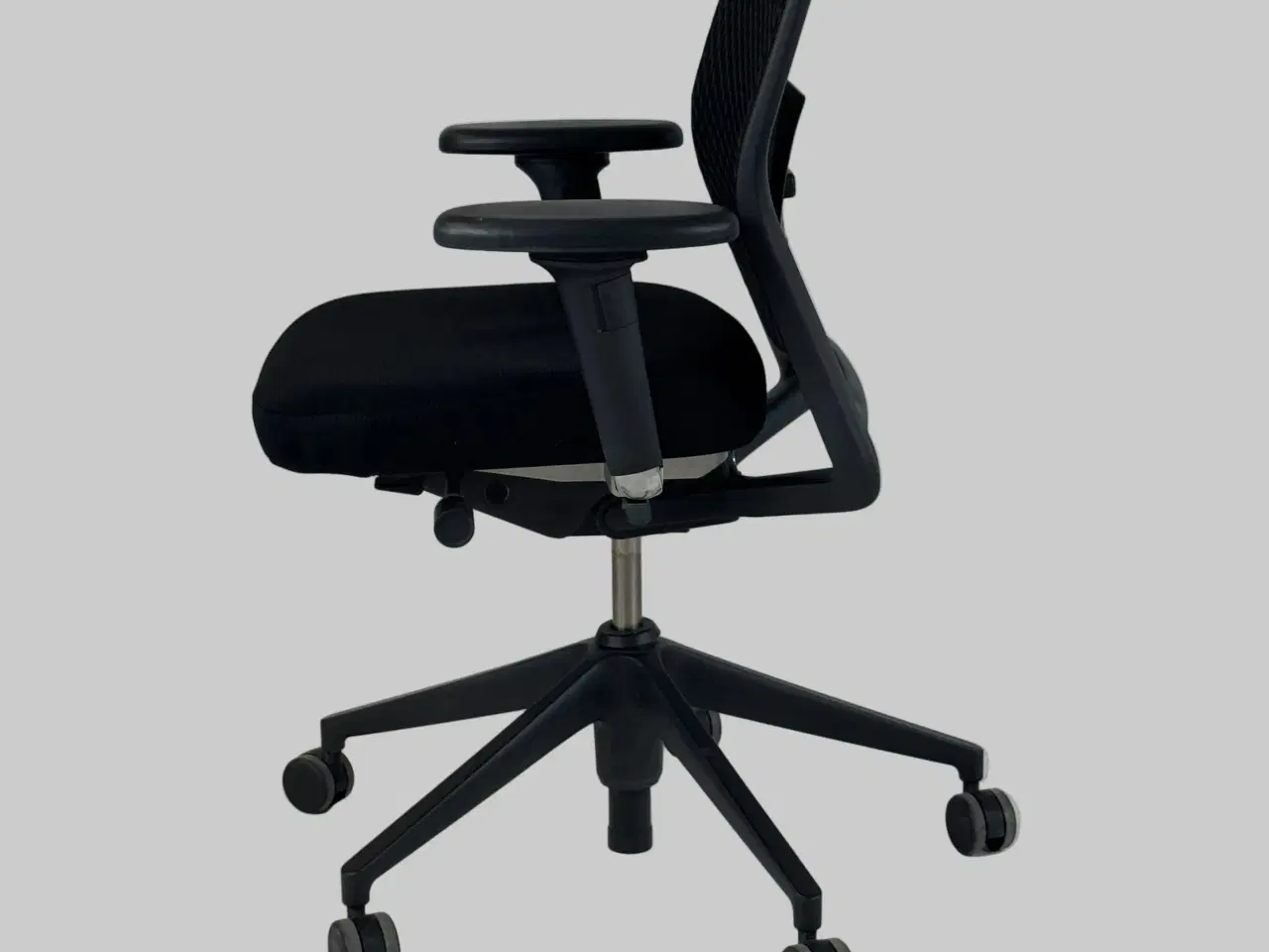 Billede 4 - Vitra ID Mesh Kontorstol – Sort m. Armlæn