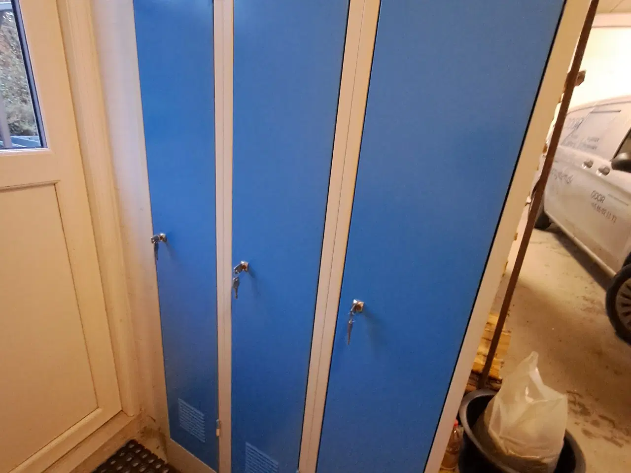 Billede 1 - Metalskab til arbejdstøj